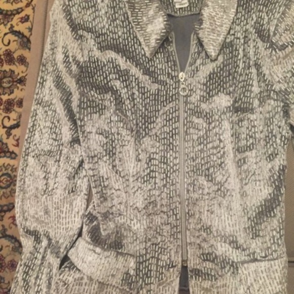 Silver two piece - Picture 7 of 7